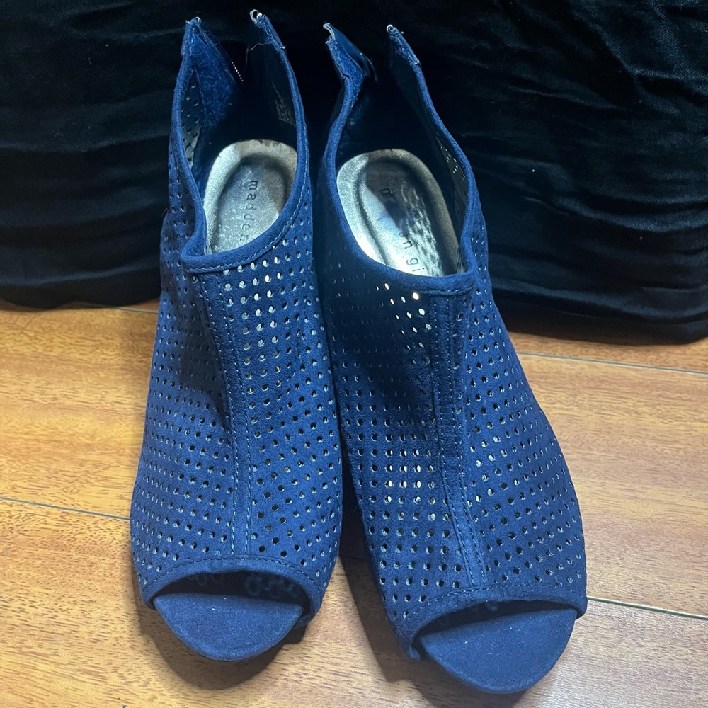 Elegant Navy Blue Peep-Toe Women's Shoes NWOT